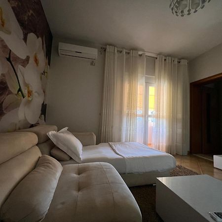 Sunkissed Centre Apartment Vlorë 외부 사진