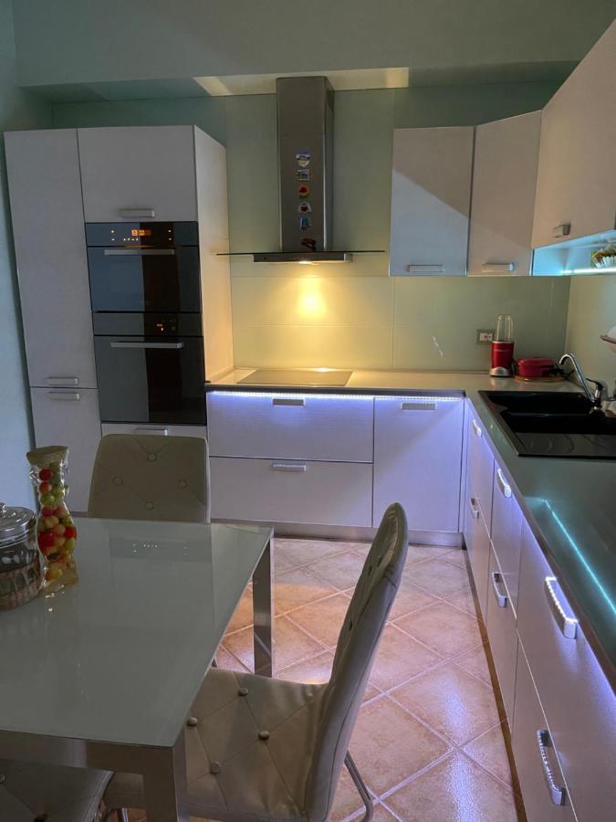Sunkissed Centre Apartment Vlorë 외부 사진