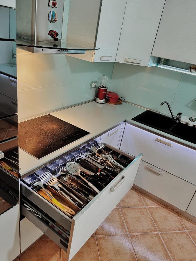 Sunkissed Centre Apartment Vlorë 외부 사진