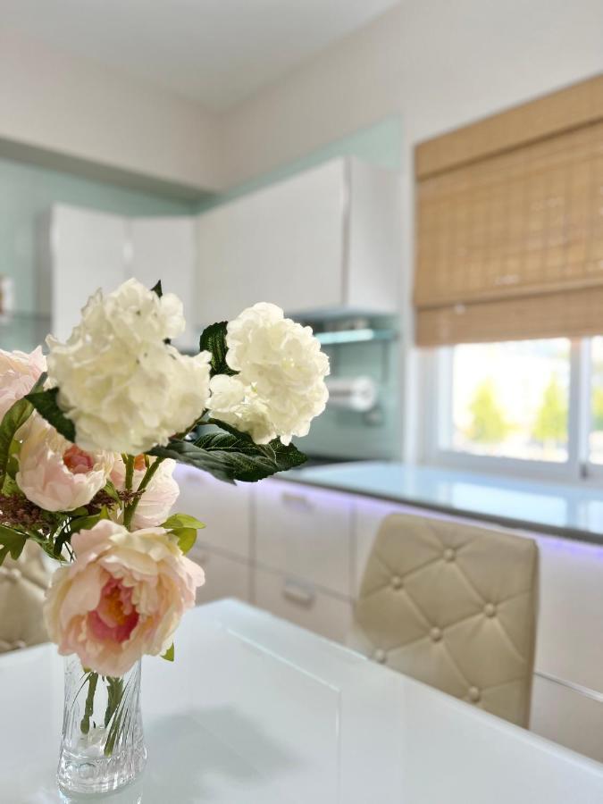 Sunkissed Centre Apartment Vlorë 외부 사진