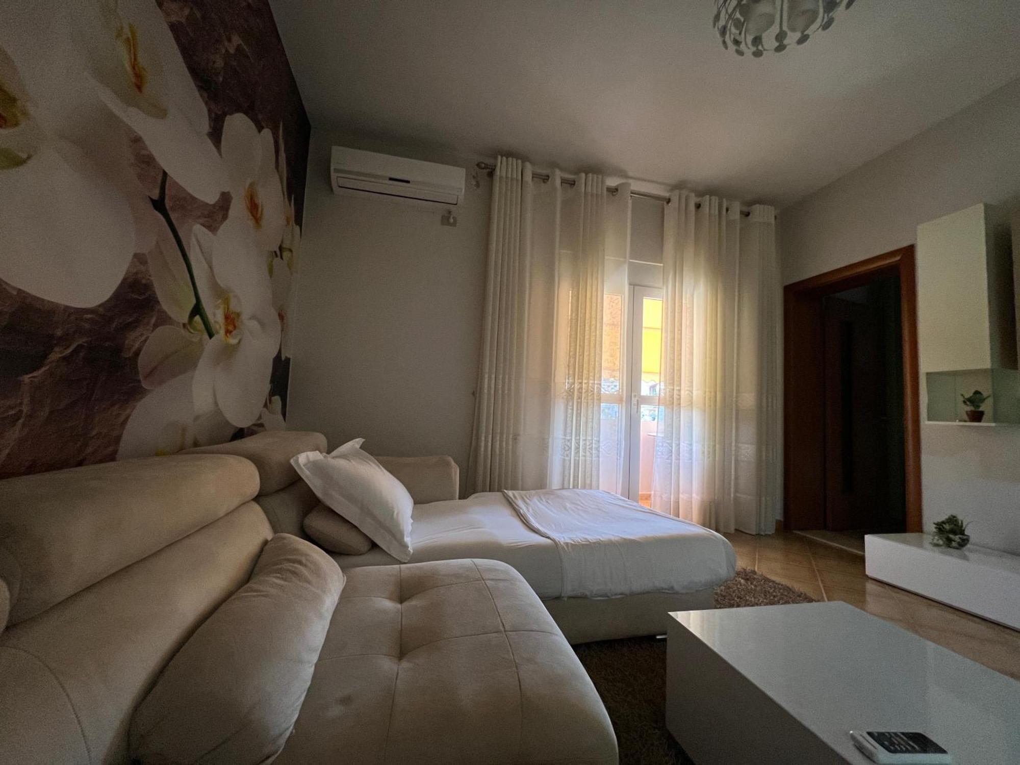 Sunkissed Centre Apartment Vlorë 외부 사진